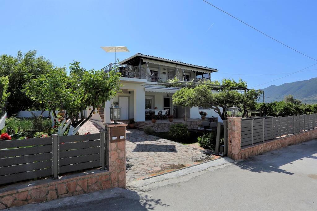 דירות איגומניטסה "Elegant & Quiet House" מראה חיצוני תמונה